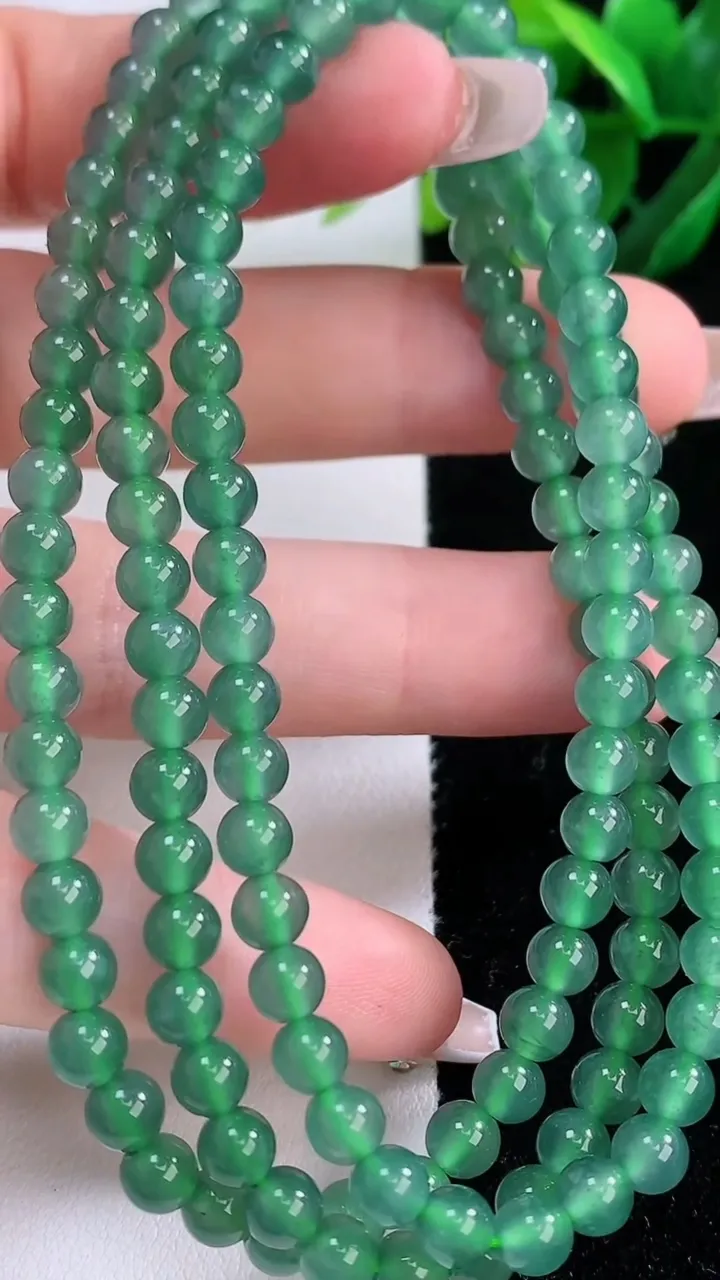 天然A货翡翠圆珠项链，尺寸4.8-134颗，重量:28.09g
12月6日