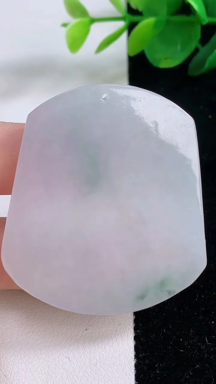 天然A货翡翠生肖虎吊坠，尺寸48.8-46.8-4.8，重量:22.79g
12月6日