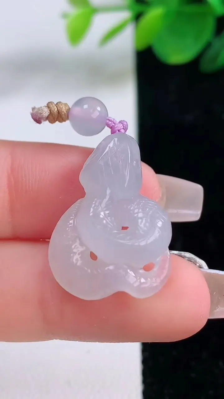 天然A货翡翠生肖蛇吊坠，尺寸23-17.4-7.5，重量:4.47g
12月6日