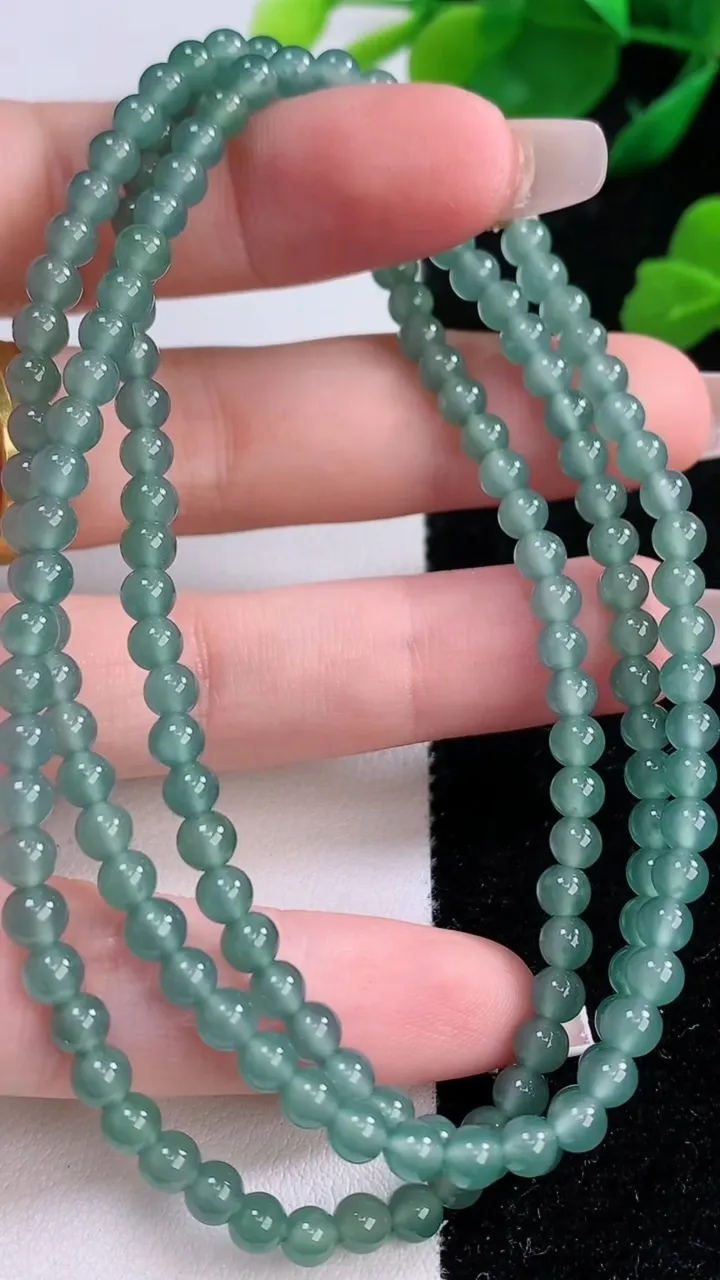 天然A货翡翠圆珠项链，尺寸4.6，重:24.36g
12月6日
