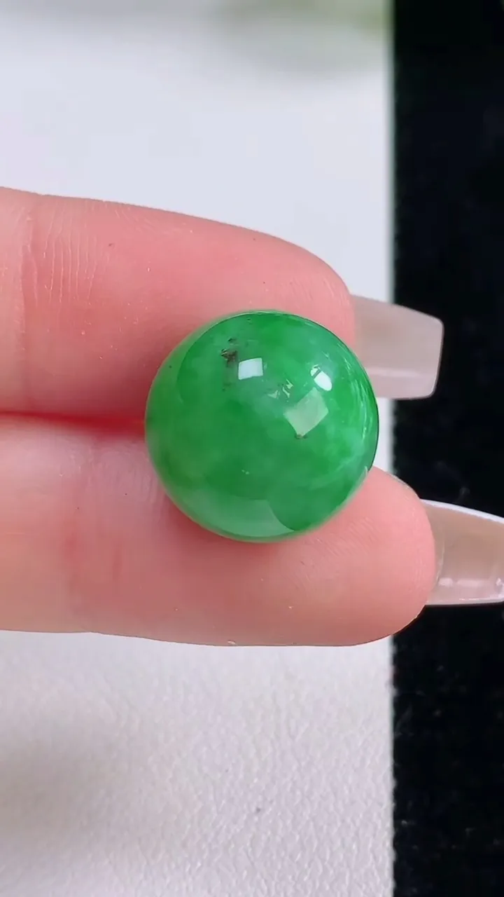 天然A货翡翠圆珠镶嵌件，尺寸15，重量:6.27g12月6日
工厂直销收藏佳品,种好水足，色泽均匀，有种有色，上手高大气！