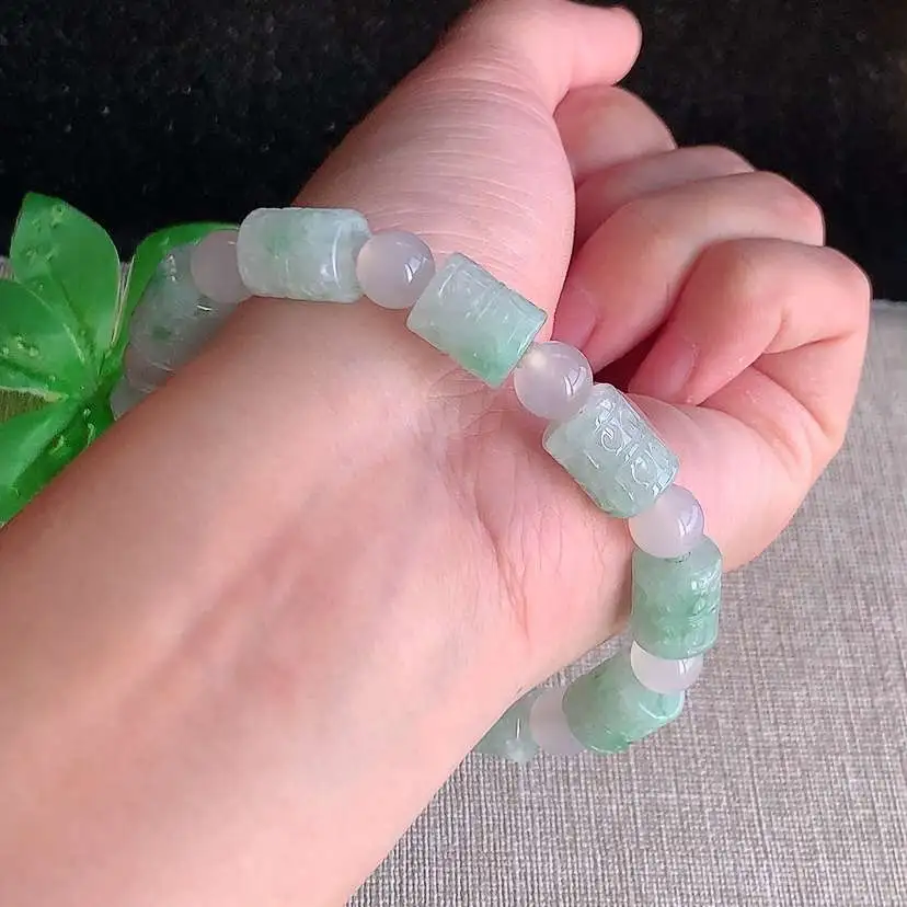 a货翡翠老坑冰种吊飘绿雕花路路通手串10颗， 尺寸11.6×9.4mm 重量34.06g 1206