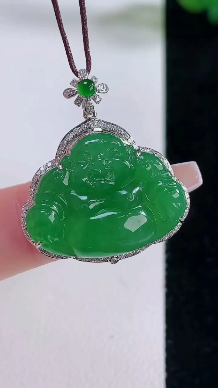 天然A货翡翠佛公吊坠，尺寸26.3-24.6-6.5，裸石17.4-22.8重量:5.09g
12月