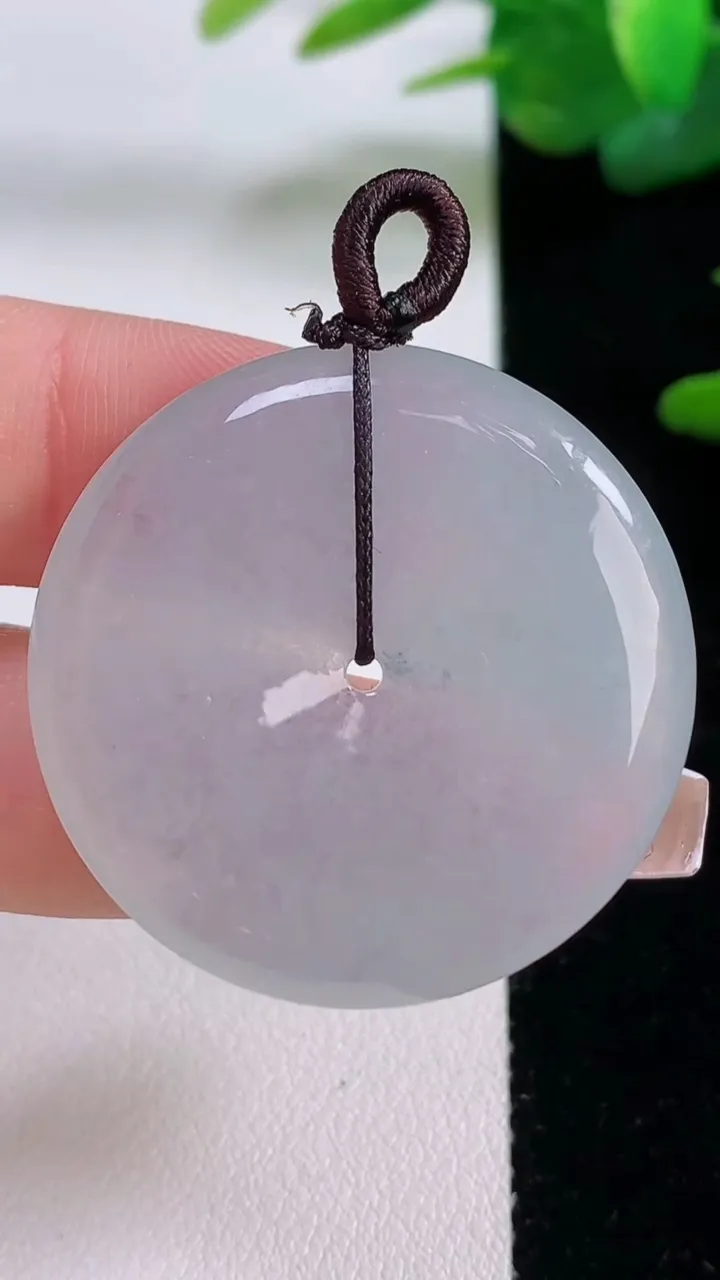 天然A货翡翠平安扣吊坠，尺寸34.2-5.8，重量:14.57g
12月6日