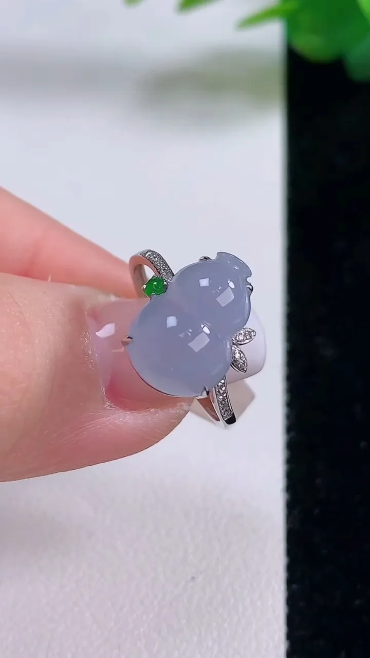 天然A货翡翠18K金紫罗兰葫芦戒指，尺寸17.5-13-8.9-5.7，重量:1.96g2025年1