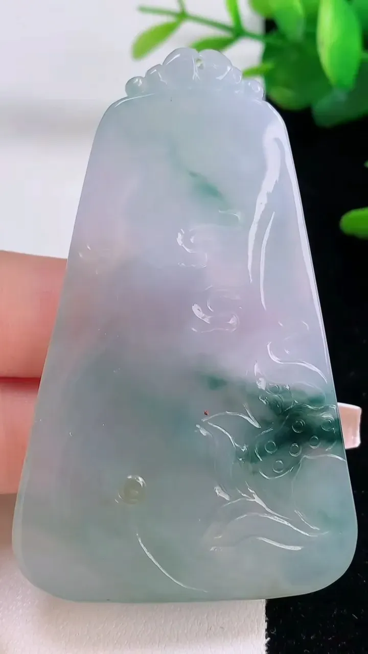 天然A货翡翠冰种飘花文殊菩萨吊坠，尺寸69.2-43.7-5.2，重量:35.89g
12月6日