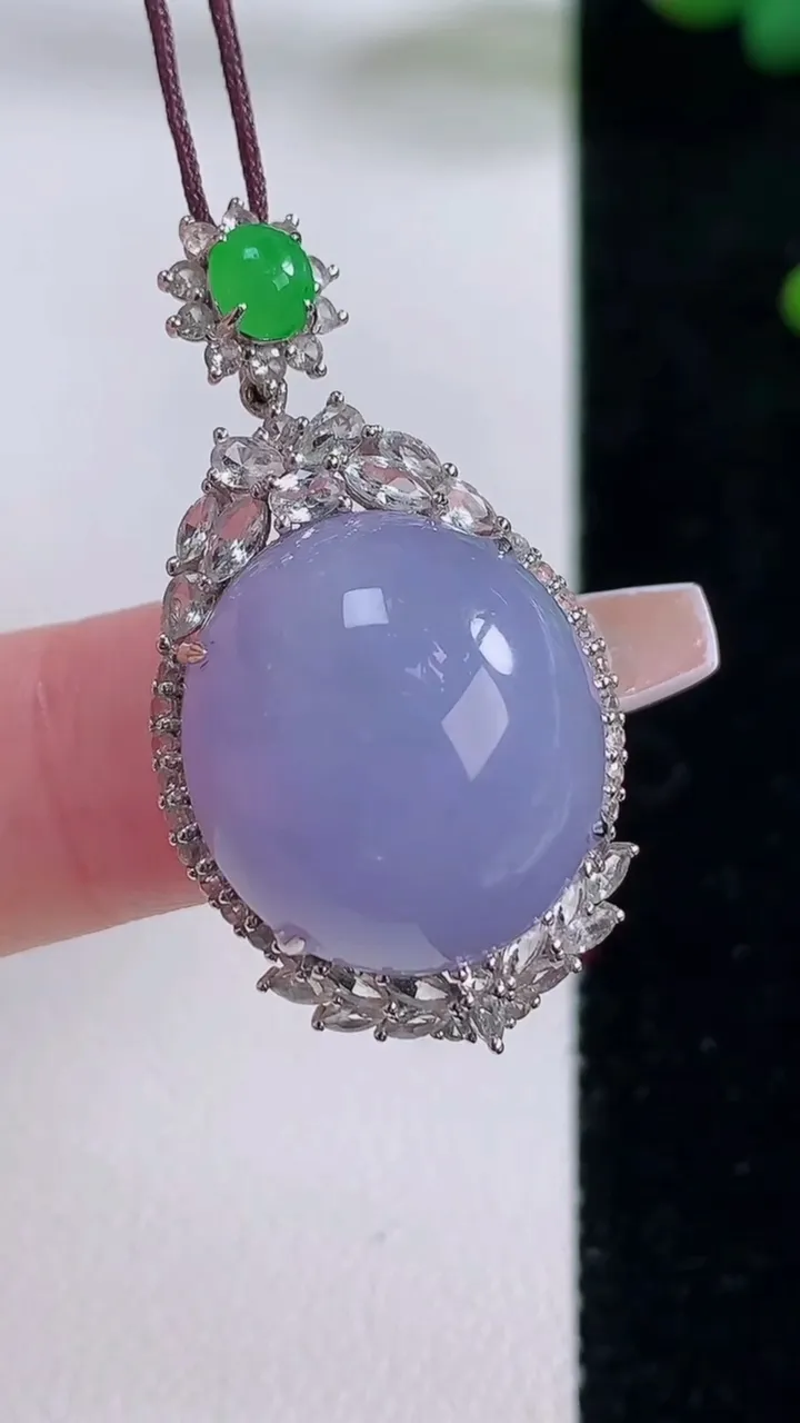 天然A货翡翠18K金紫罗兰蛋面吊坠，尺寸35.5-18.8-11.6，裸石17.7-16重量:7.21g
12月6日