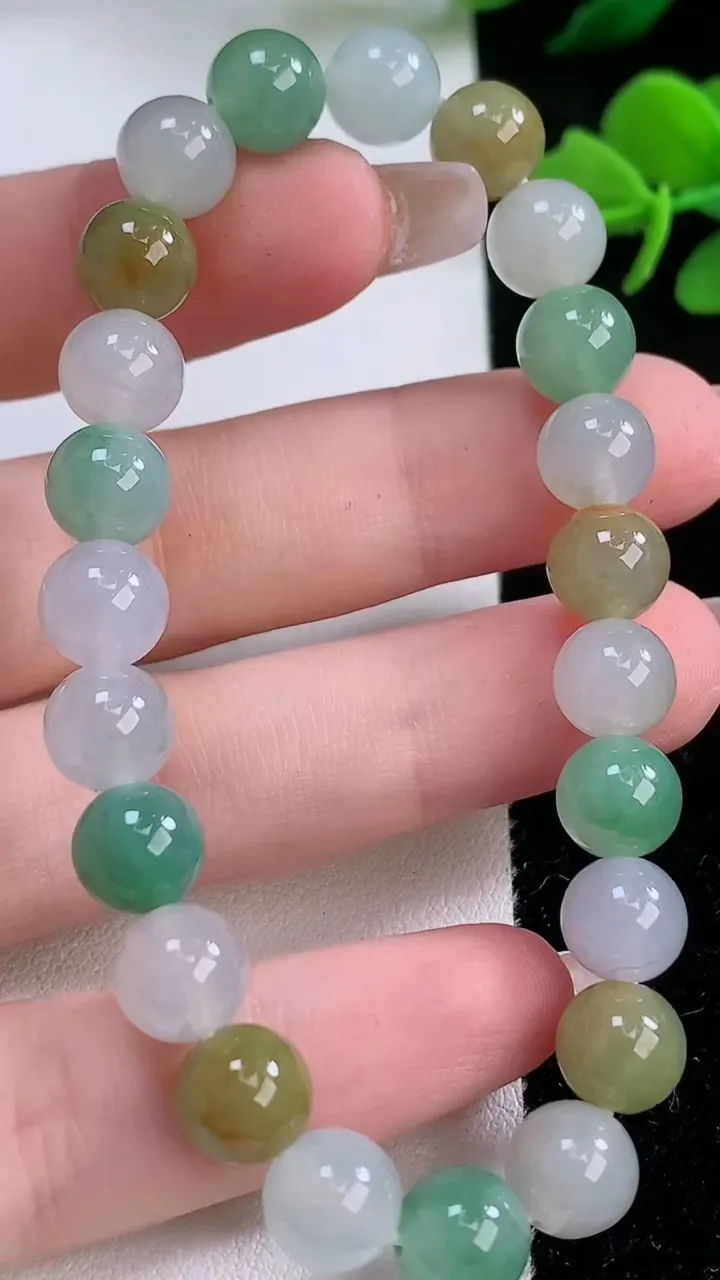 天然A货翡翠双彩圆珠手串，尺寸8-23颗，重:21.15g12月6日
工厂直销收藏佳品,种好水足，色
