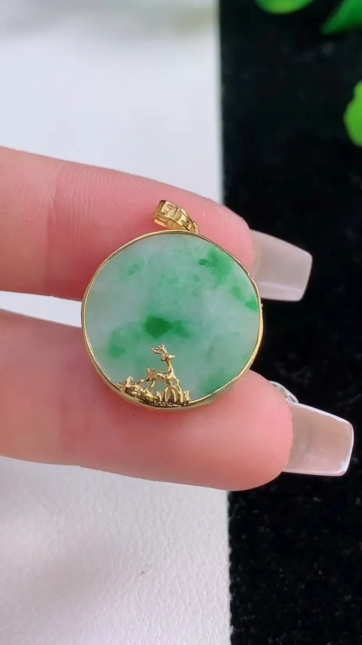 天然A货翡翠无事牌吊坠，尺寸18.6-3.3，重:2.85g
12月6日