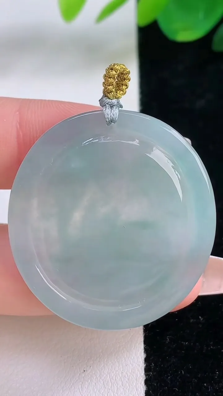 天然A货翡翠生肖兔吊坠，尺寸36-33.5-5.9，重量:13.90g
12月6日