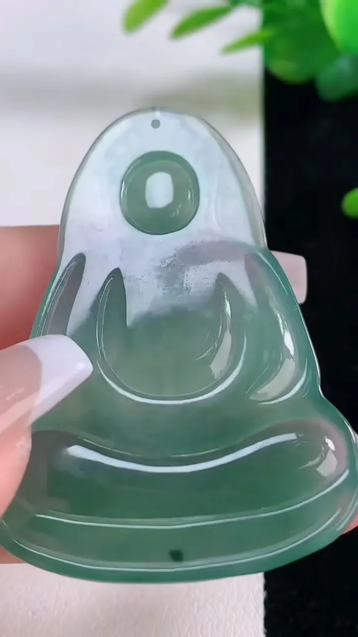 天然A货翡翠观音菩萨吊坠，尺寸54.8-37.4-4.4，重量:17.05g
12月6日