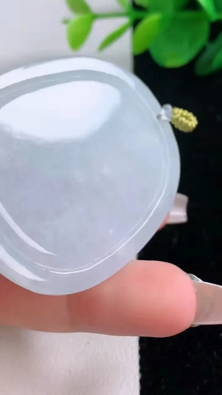 天然A货翡翠生肖鸡吊坠，尺寸50.3-42-5.5，重量:23.73g
12月6日