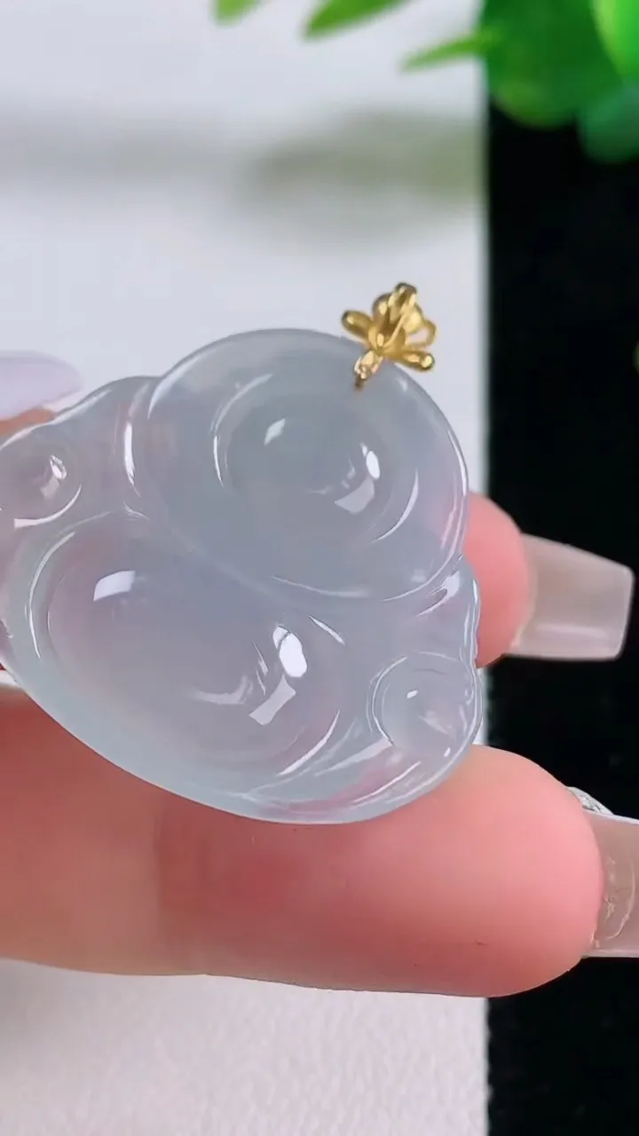 天然A货翡翠种白冰佛公吊坠，尺寸28.3-31-6，重量:8.13g
12月6日