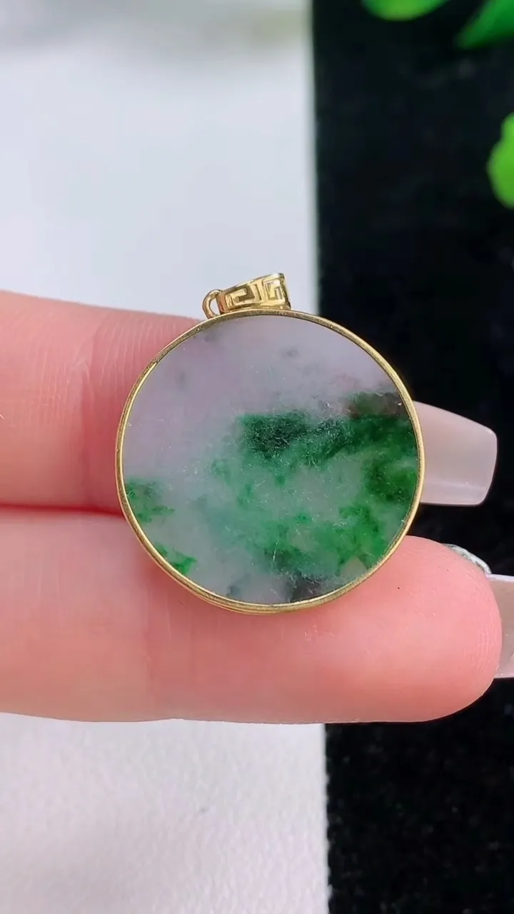 天然A货翡翠无事牌吊坠，尺寸21.2-2.2，重:2.75g
12月6日