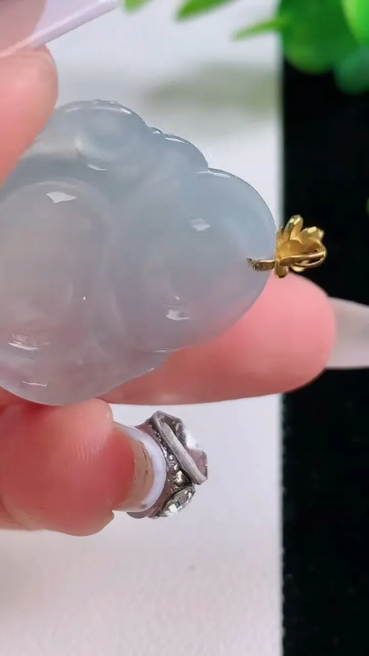 天然A货翡翠种白冰佛公吊坠，尺寸28.3-31-6，重量:8.13g
12月6日