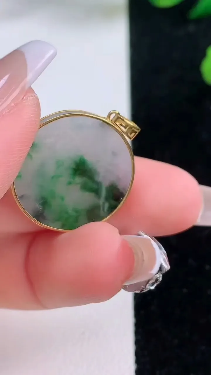 天然A货翡翠无事牌吊坠，尺寸21.2-2.2，重:2.75g
12月6日