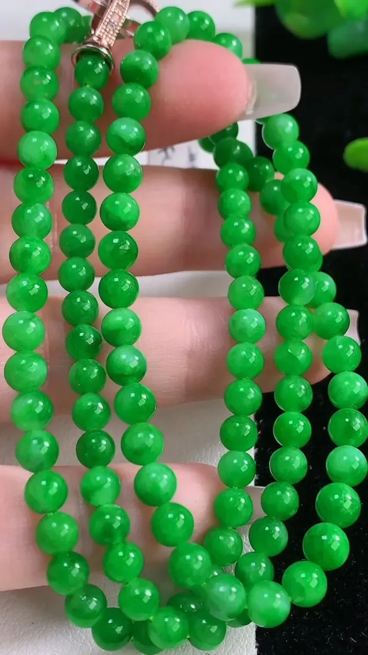 天然A货翡翠圆珠项链，尺寸5.5-113颗，重量:24.61g
12月6日