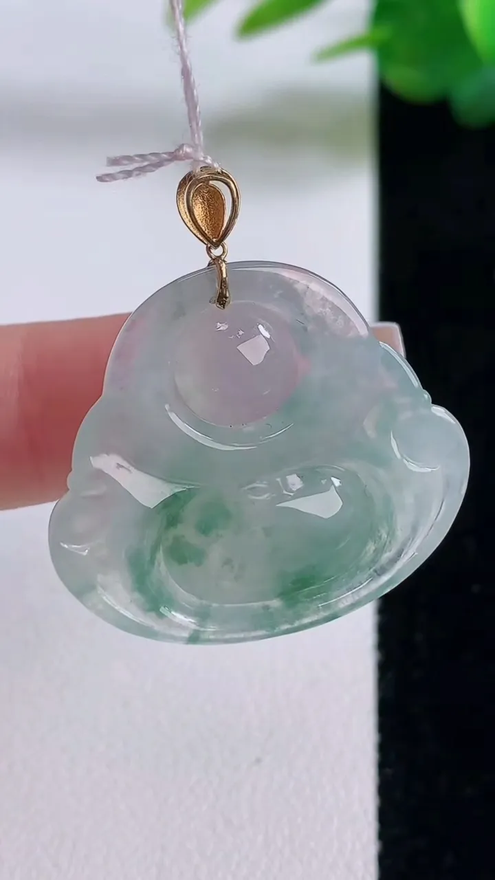 天然A货翡翠种飘花佛公吊坠，尺寸25.7-29-6.5，重量:7.30g
12月6日