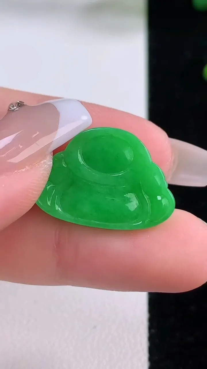 天然A货翡翠佛公吊坠，尺寸15.3-22-4.4，重量:2.34g
12月6日