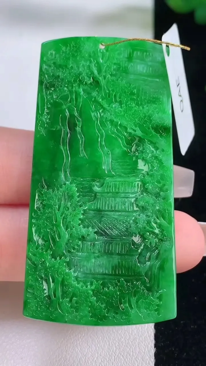 天然A货翡翠山水牌吊坠，尺寸57-28.2-4.9，重量:19.85g
12月6日