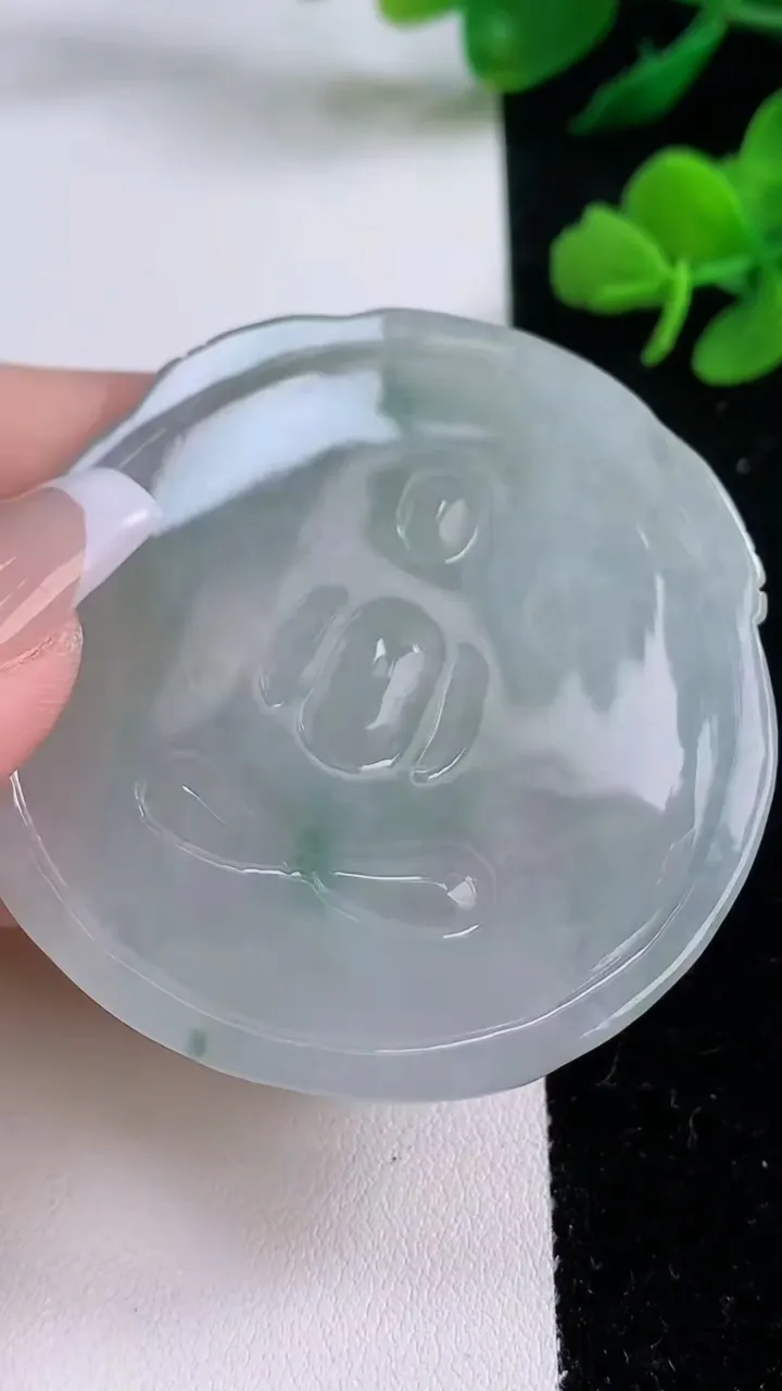 天然A货翡翠飘花大日如来吊坠，尺寸54-53.6-5.7，重:29.09g
12月6日