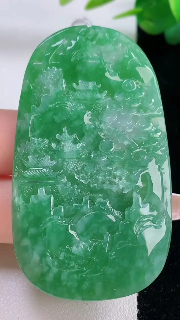 天然A货翡翠山水牌吊坠，尺寸63-36-5.4，重量:30.17g
12月6日
