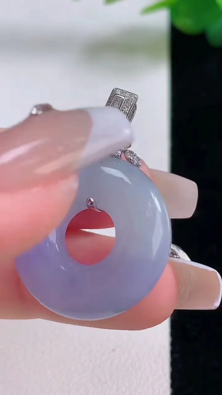 天然A货翡翠18K金紫罗兰平安环吊坠，尺寸23.2-6.2，重量:7.38g
12月6日