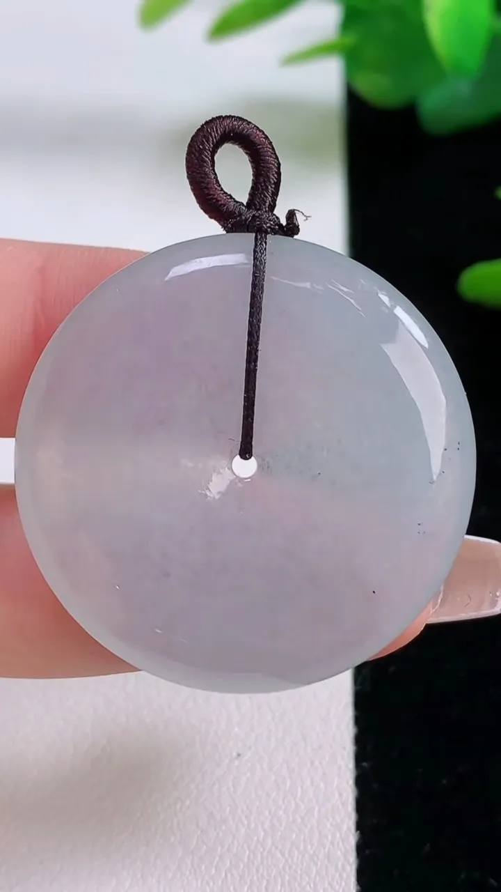 天然A货翡翠平安扣吊坠，尺寸34.2-5.8，重量:14.57g
12月6日