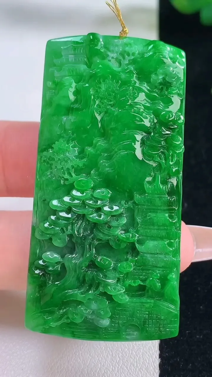 天然A货翡翠山水牌吊坠，尺寸57-28.2-4.9，重量:19.85g
12月6日