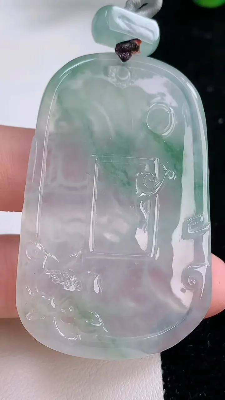 天然A货翡翠种飘花大势至菩萨吊坠，尺寸56.5-35.6-5.5，重:22.79g
12月6日