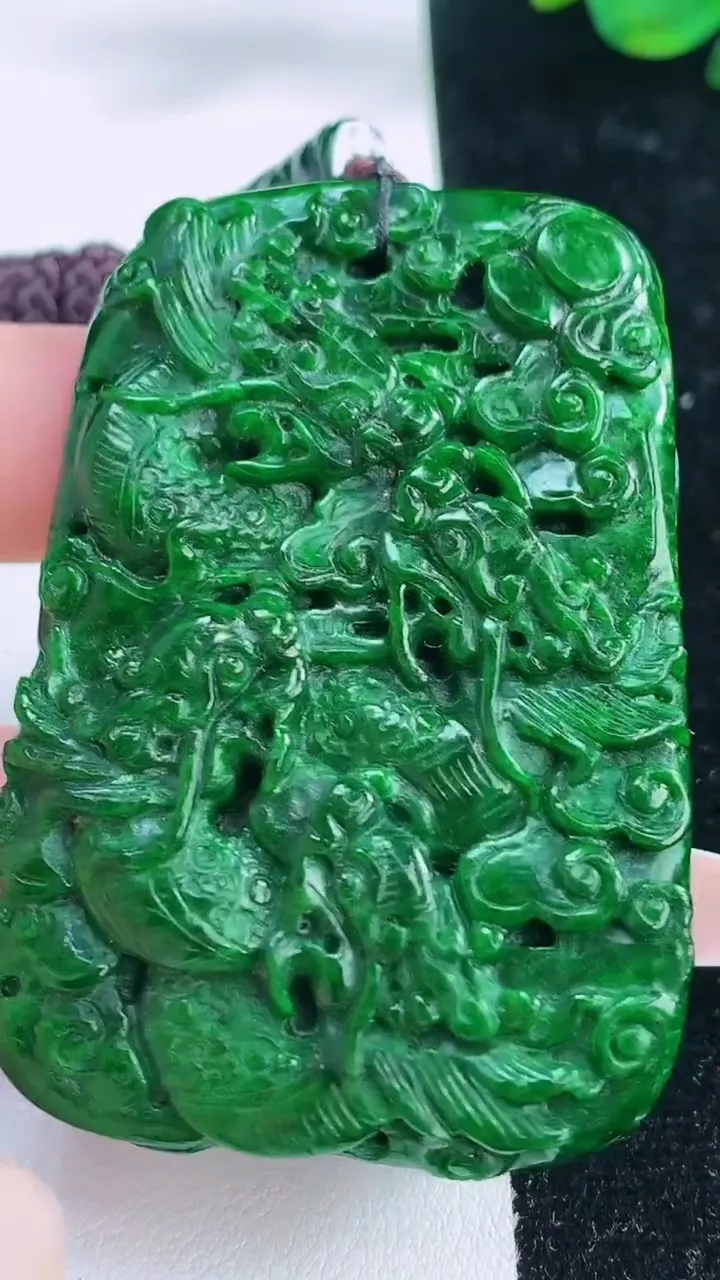 天然A货翡翠九龙至尊 龙牌吊坠，尺寸60-42-10.2，重:60.39g
12月6日