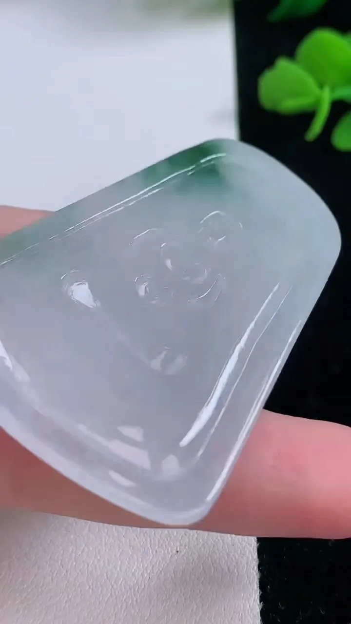 天然A货翡翠普贤菩萨吊坠，尺寸58.5-40-5.4，重:24.38g
12月6日