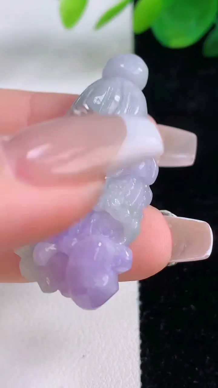 天然A货翡翠紫罗兰白菜吊坠，尺寸43.3-20.8-10.8，重量:15.15g
12月6日