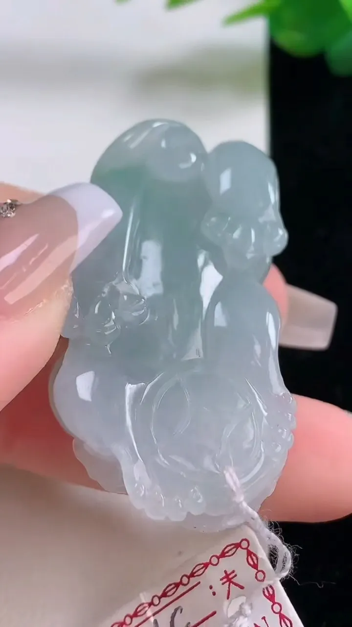 天然A货翡翠貔貅吊坠，尺寸45.5-25-12，重量:28.58g
12月6日