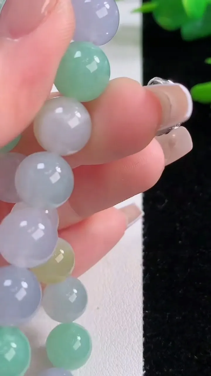 天然A货翡翠三彩圆珠手串，尺寸10-20颗，重量:35.69g12月6日
工厂直销收藏佳品,种好水足，色泽均匀，有种有色，上手高大气！