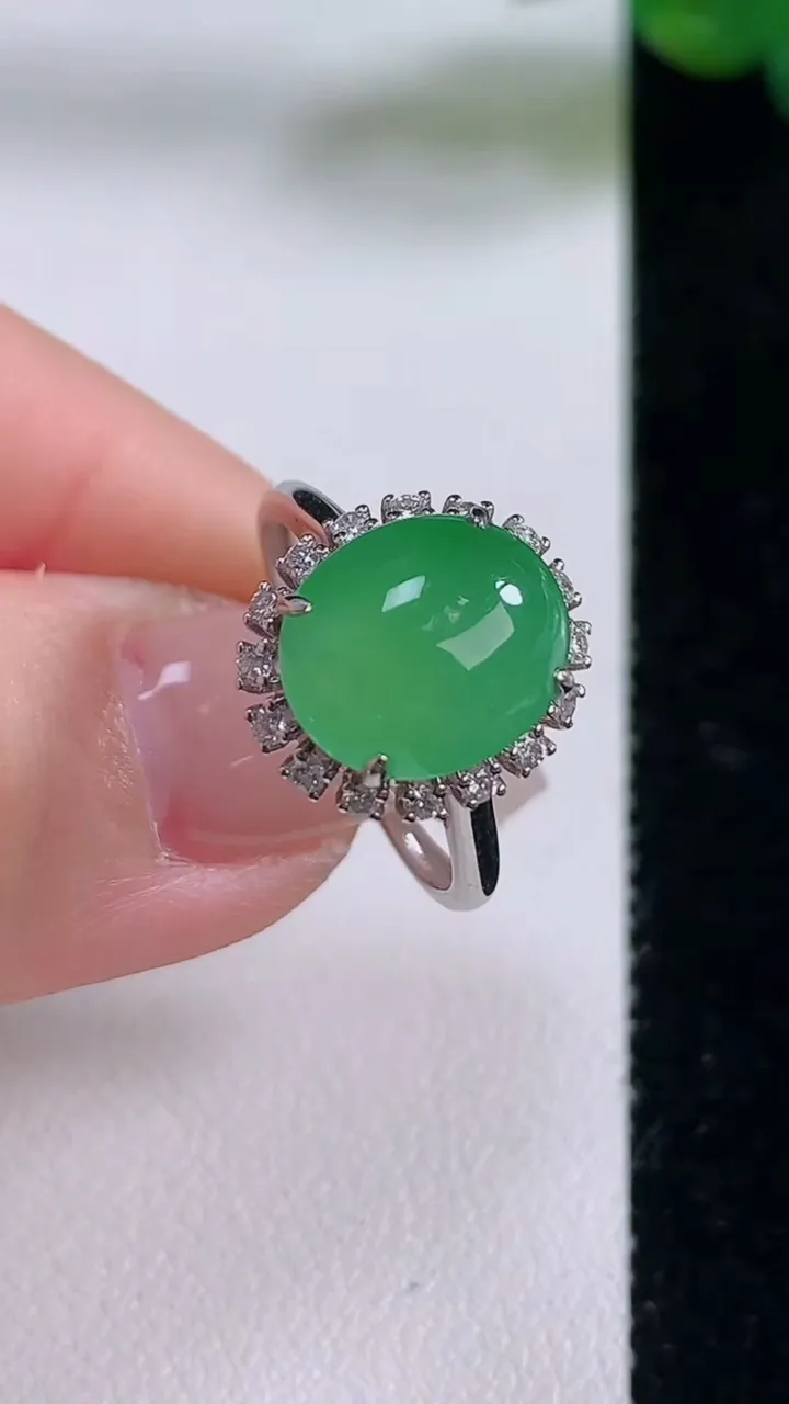 天然A货翡翠蛋面戒指，尺寸18-10.8-9.2-8.3，重量:2.95g2025年12月6日
工厂