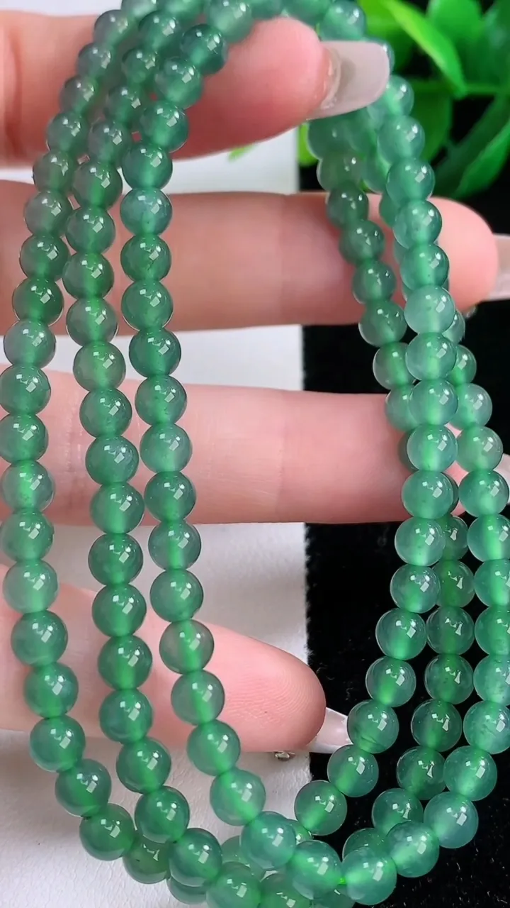 天然A货翡翠圆珠项链，尺寸4.8-134颗，重量:28.09g
12月6日