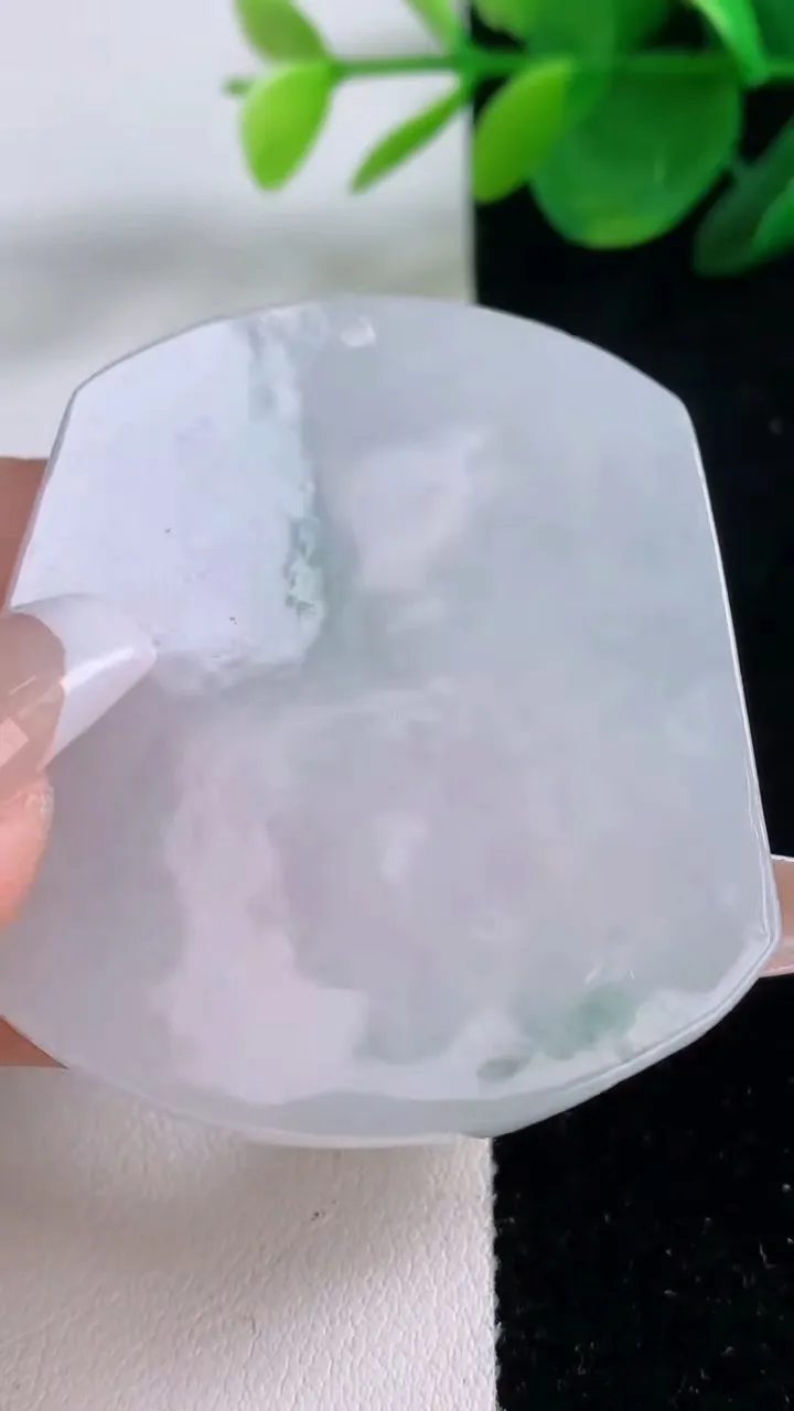 天然A货翡翠生肖虎吊坠，尺寸48.8-46.8-4.8，重量:22.79g
12月6日