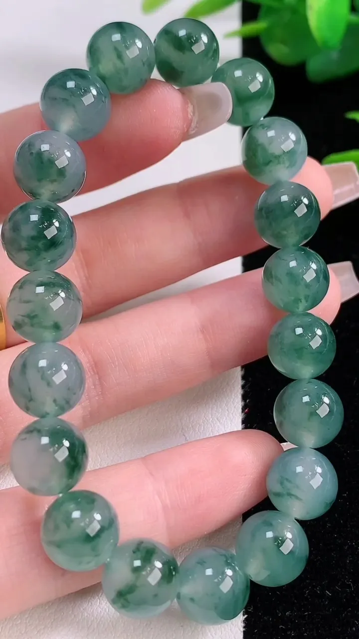 天然A货翡翠种飘花圆珠手串，尺寸9.8-19颗，重量:32.90g12月6日
工厂直销收藏佳品,种好