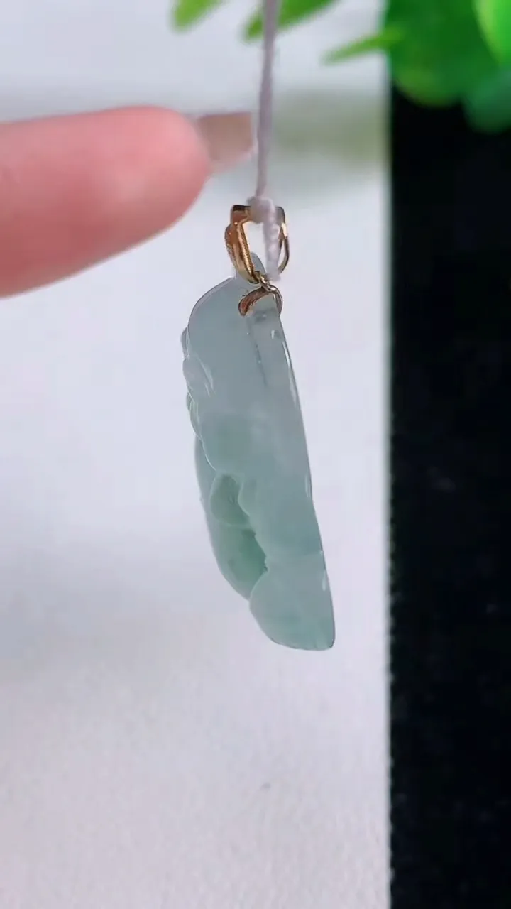 天然A货翡翠种飘花佛公吊坠，尺寸25.7-29-6.5，重量:7.30g
12月6日