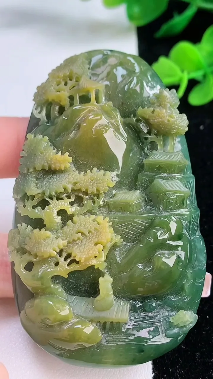 天然A货翡翠蓝水双彩山水牌吊坠，尺寸75-45-14，重:91.29g
12月6日