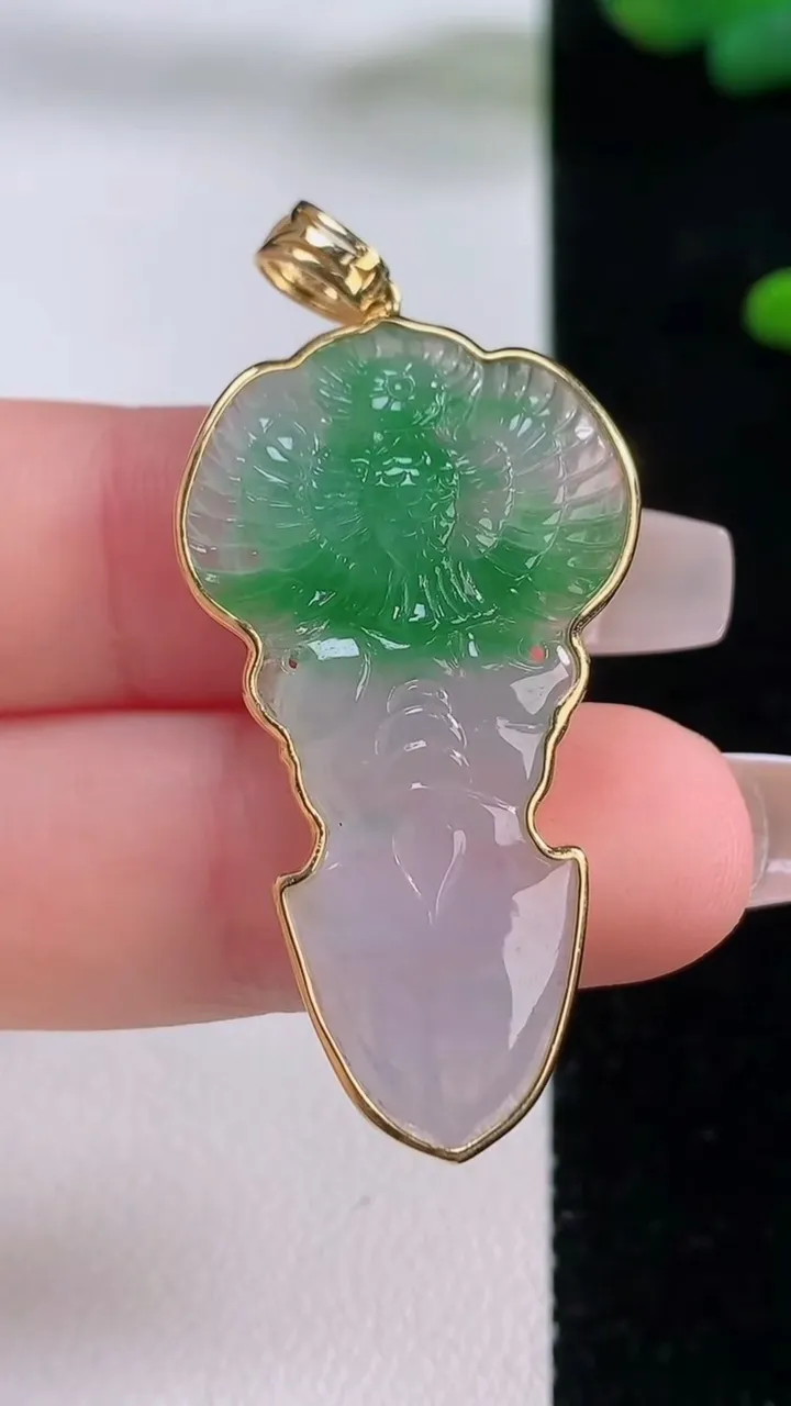 天然A货翡翠不动明王吊坠，尺寸38.4-21-5.5，重量:6.04g
12月6日