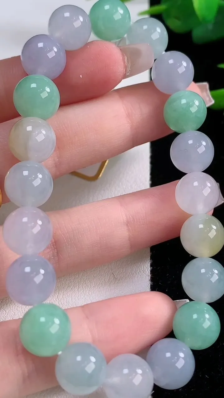 天然A货翡翠三彩圆珠手串，尺寸10-20颗，重量:35.69g12月6日
工厂直销收藏佳品,种好水足