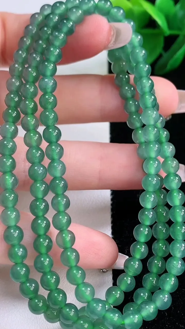 天然A货翡翠圆珠项链，尺寸4.8-134颗，重量:28.09g
12月6日