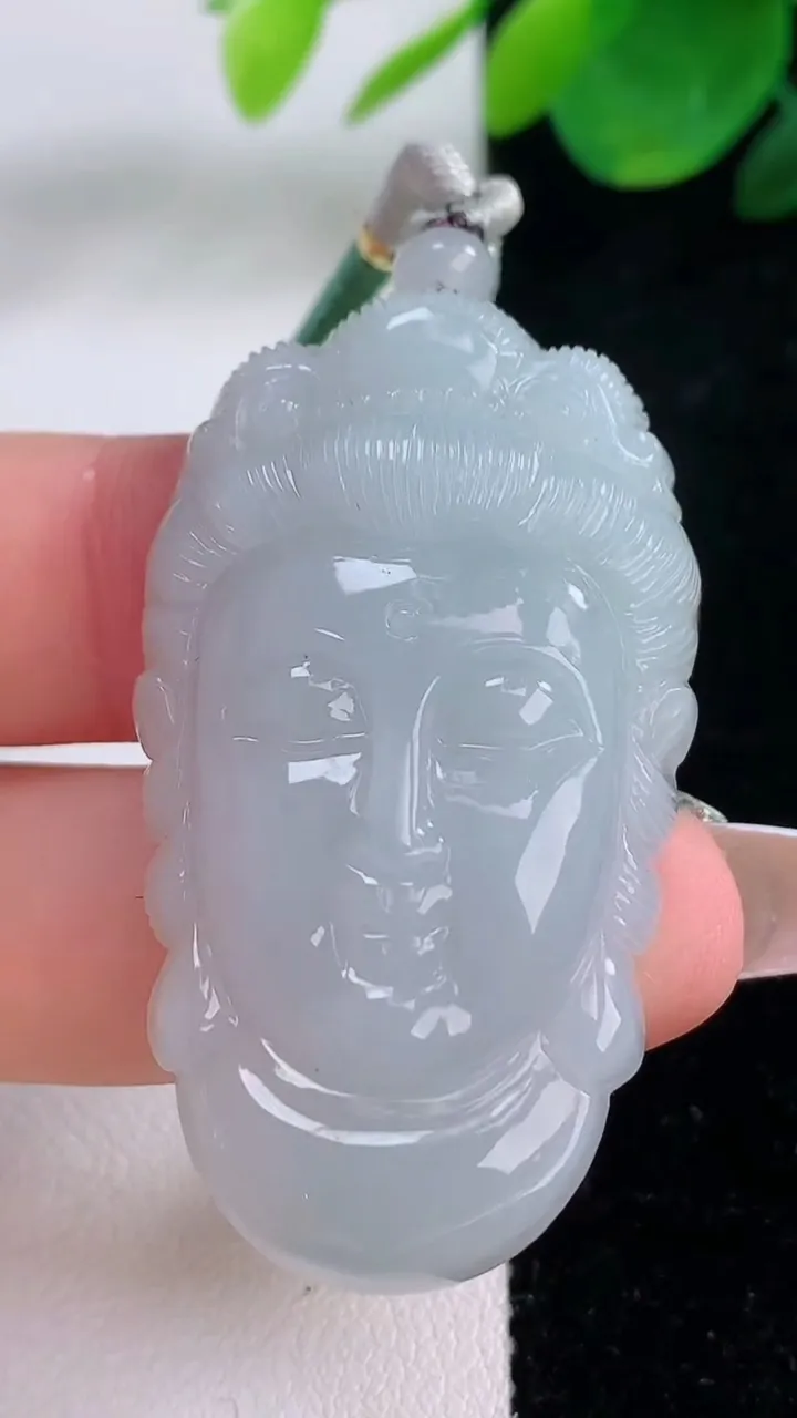 天然A货翡翠观音头吊坠，尺寸46-26.4-8.6，重量:21.31g
12月6日