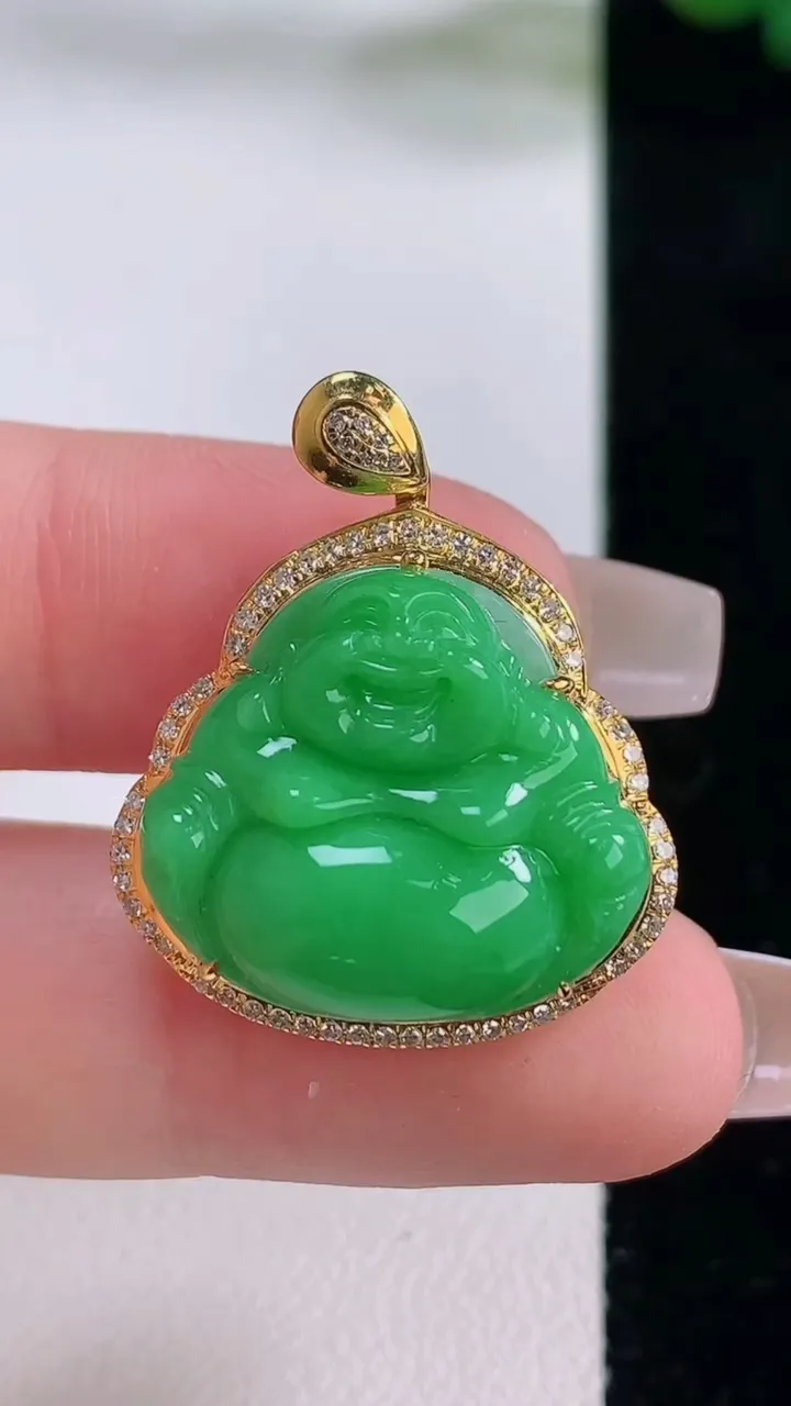 天然A货翡翠佛公吊坠，尺寸27.8-23-10.2，裸石19-10.2重量:5.49g
12月6日