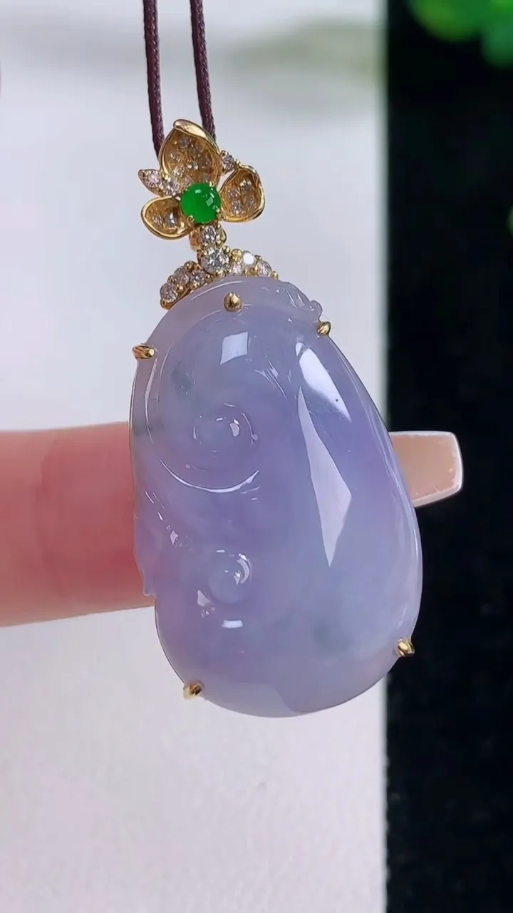 天然A货翡翠18K金紫罗兰如意吊坠，尺寸38-27.5-18-8.3，重量:7.14g
12月6日