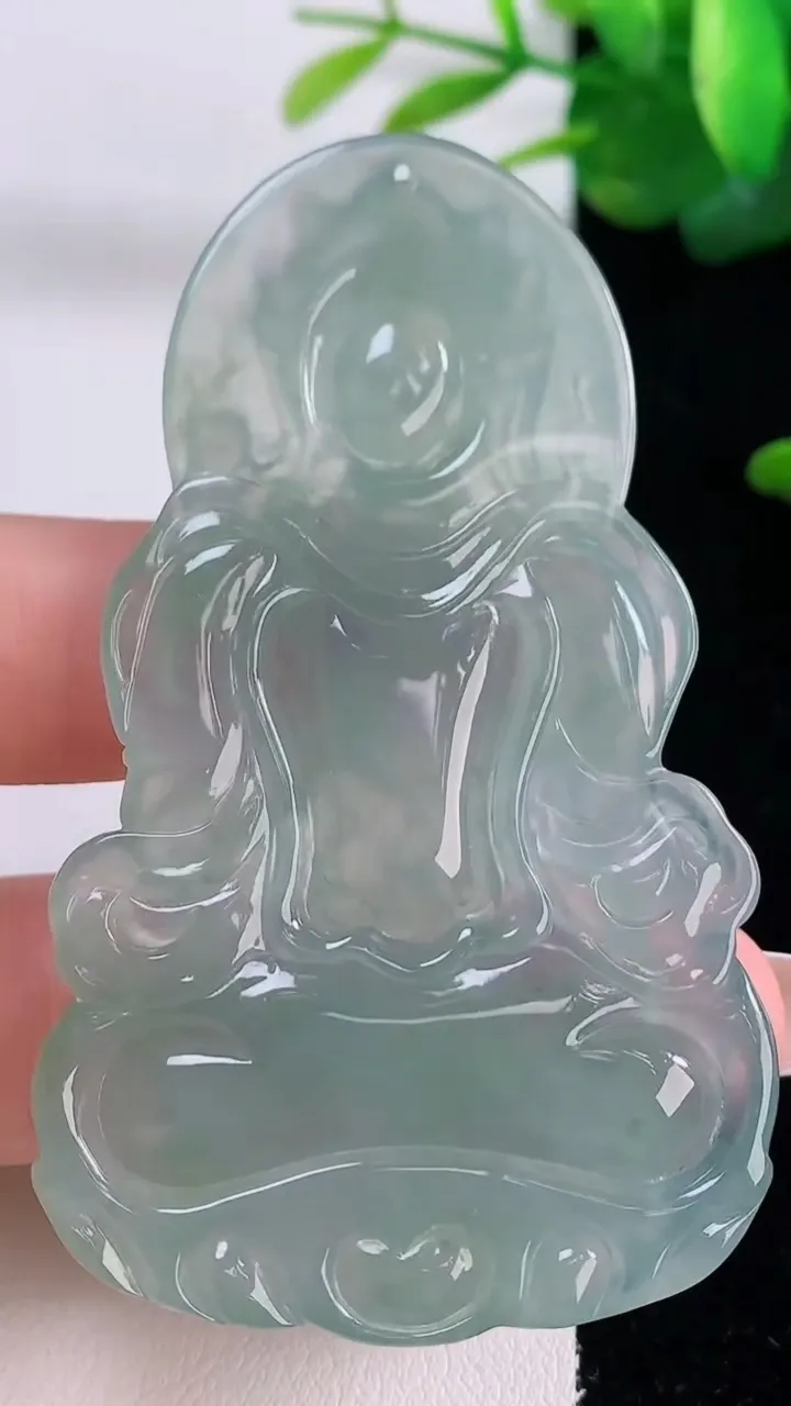 天然A货翡翠度母观音吊坠，尺寸68-39-4.5，重量:24.55g
12月6日