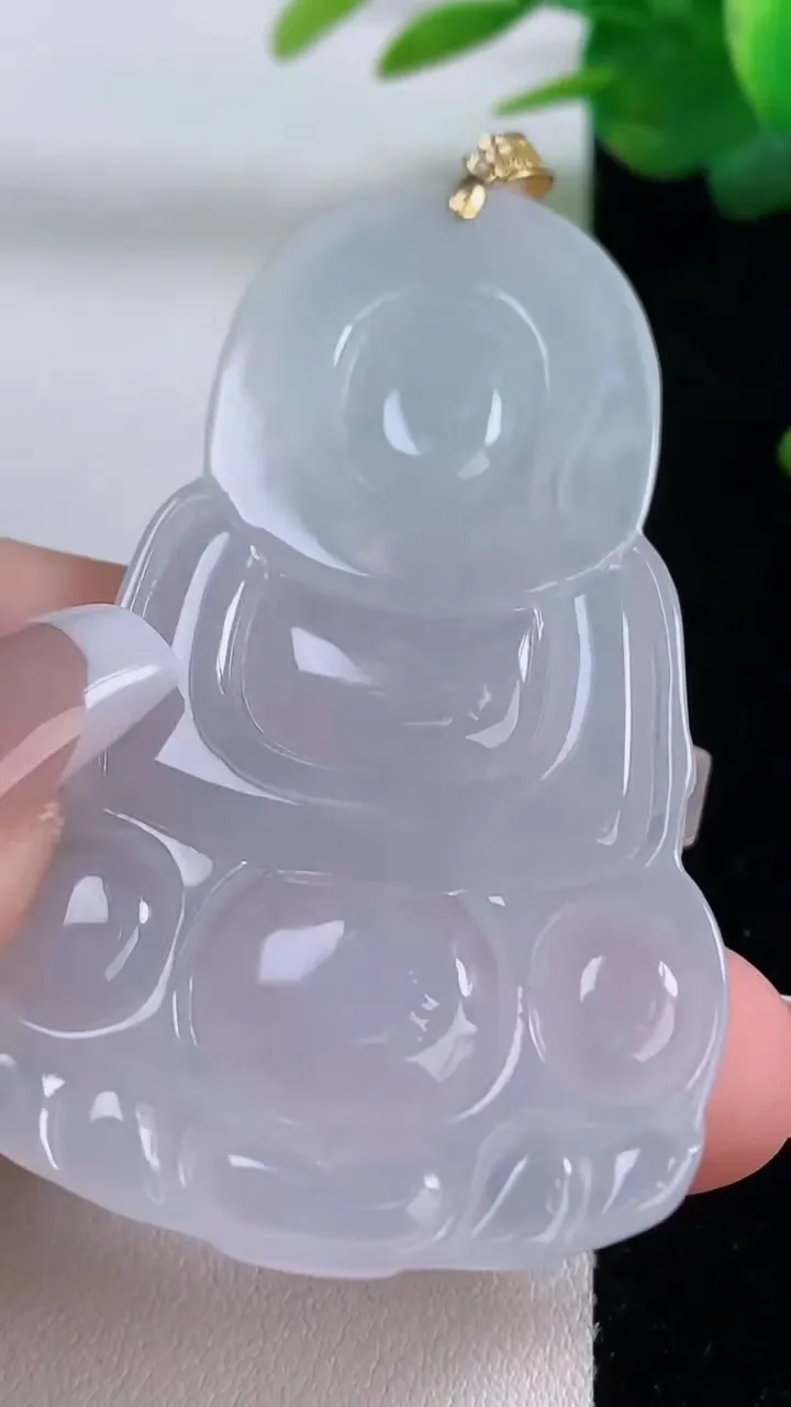 天然A货翡翠种白冰观音菩萨吊坠，尺寸62.4-36.7-5.2，重量:22.07g
12月6日