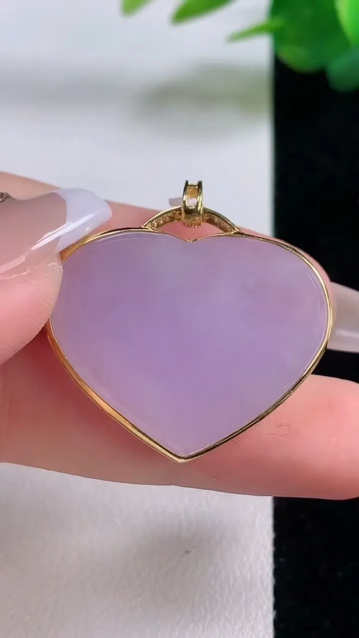 天然A货翡翠18K金紫罗兰心形吊坠，尺寸25-30-4.9，重量:8.79g
12月6日